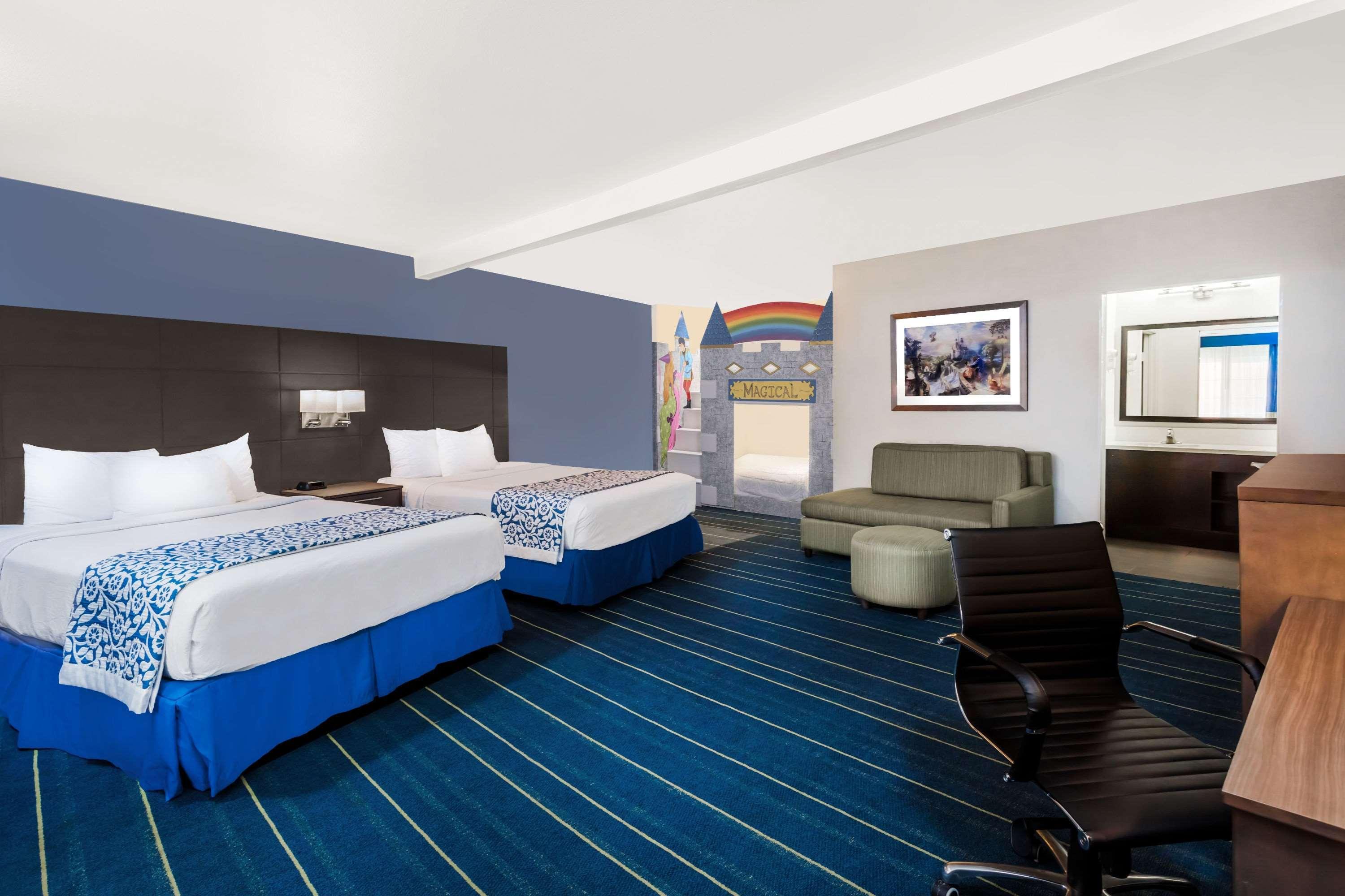 Days Inn & Suites By Wyndham Anaheim At Disneyland Park Zewnętrze zdjęcie