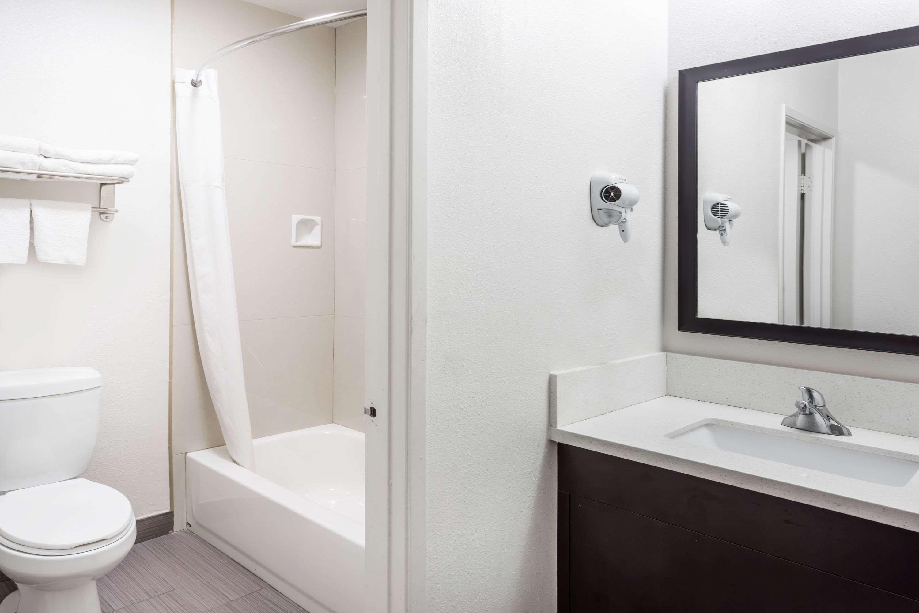 Days Inn & Suites By Wyndham Anaheim At Disneyland Park Zewnętrze zdjęcie