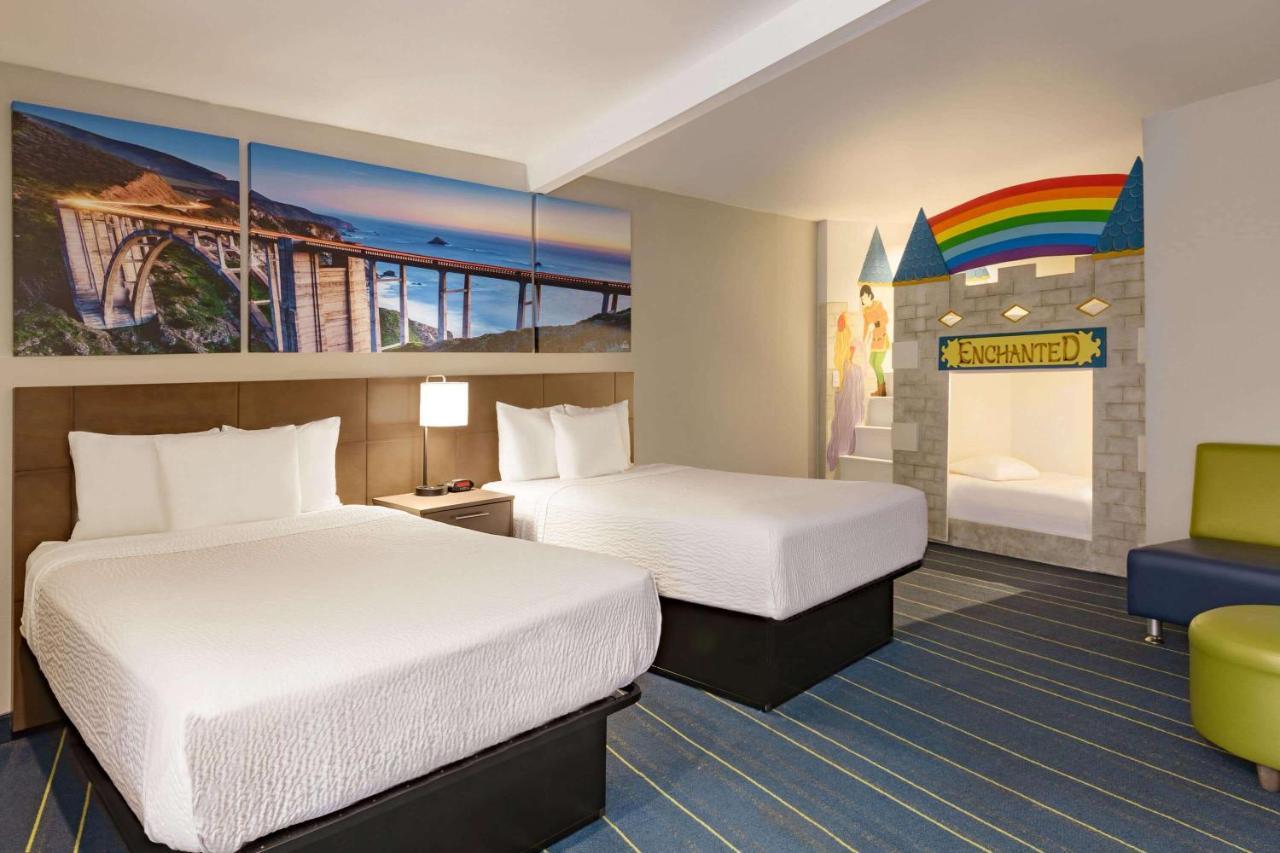 Days Inn & Suites By Wyndham Anaheim At Disneyland Park Zewnętrze zdjęcie