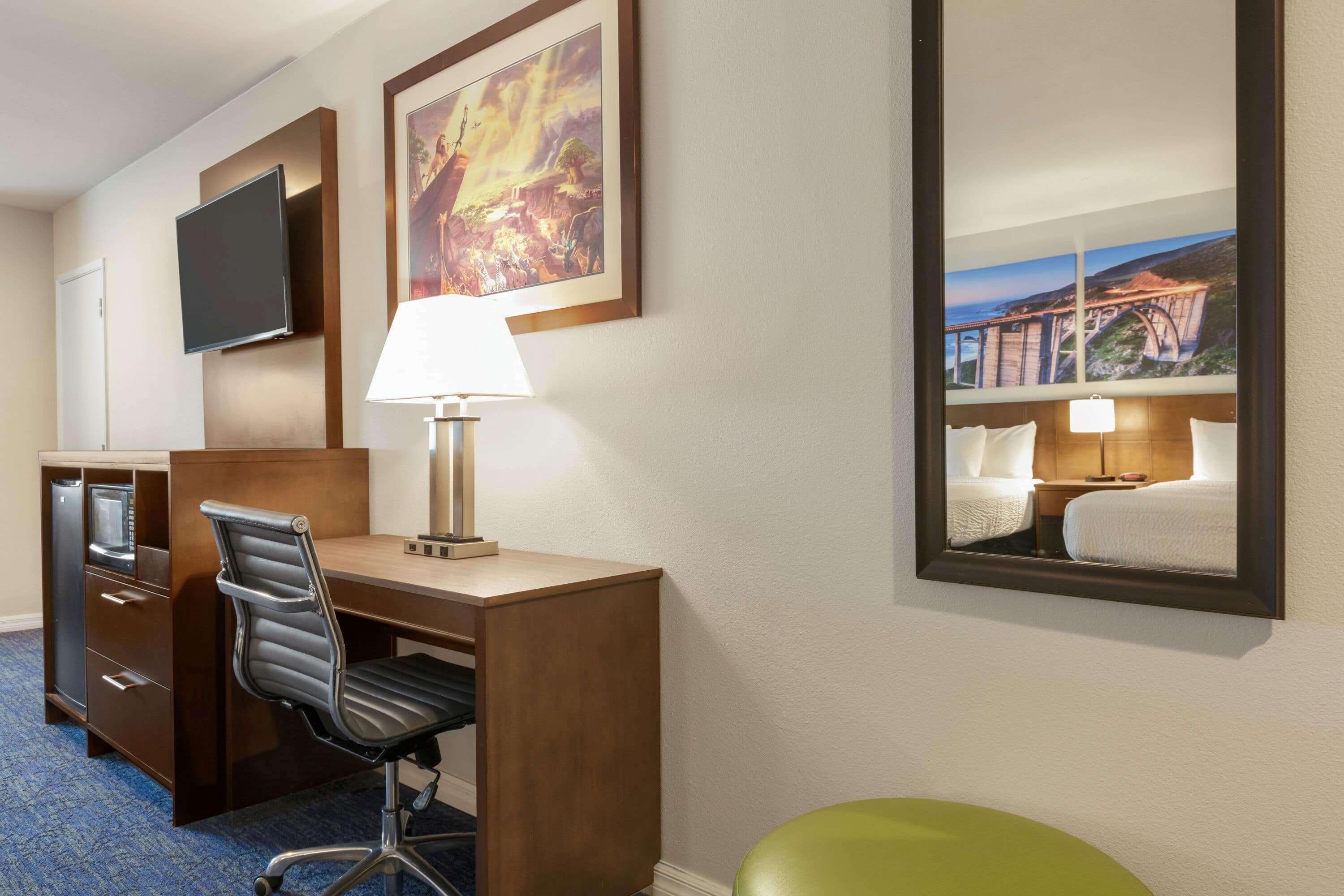 Days Inn & Suites By Wyndham Anaheim At Disneyland Park Zewnętrze zdjęcie