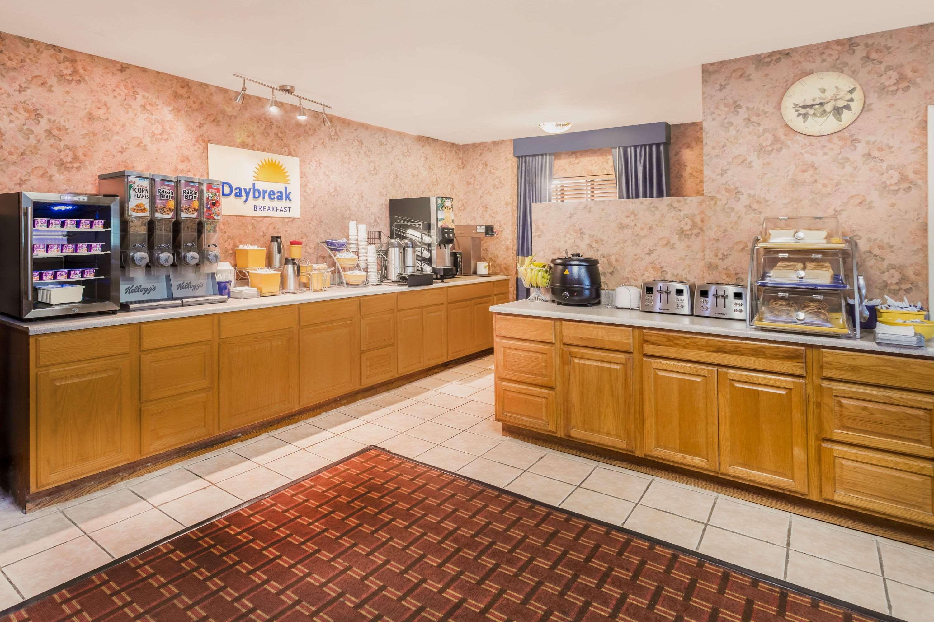 Days Inn & Suites By Wyndham Anaheim At Disneyland Park Zewnętrze zdjęcie