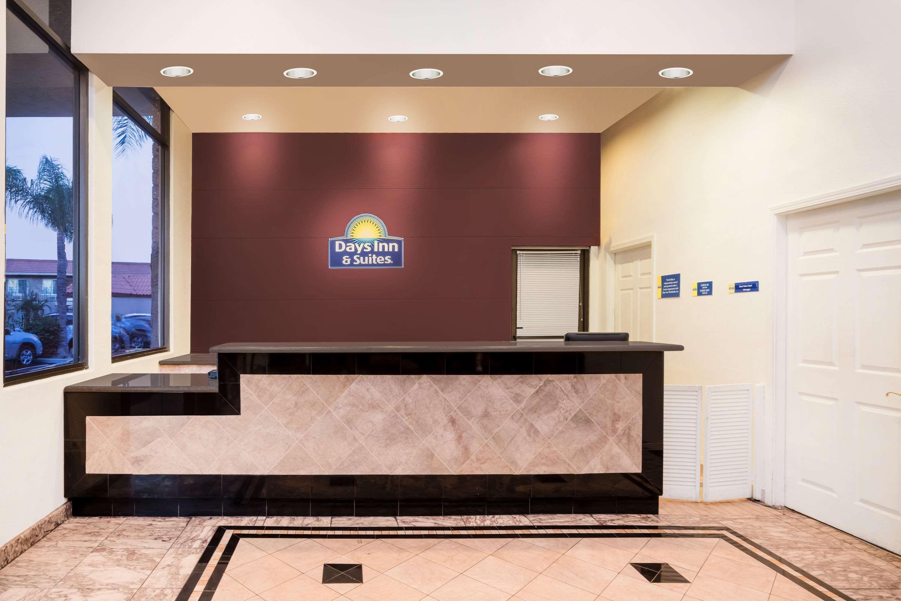 Days Inn & Suites By Wyndham Anaheim At Disneyland Park Zewnętrze zdjęcie