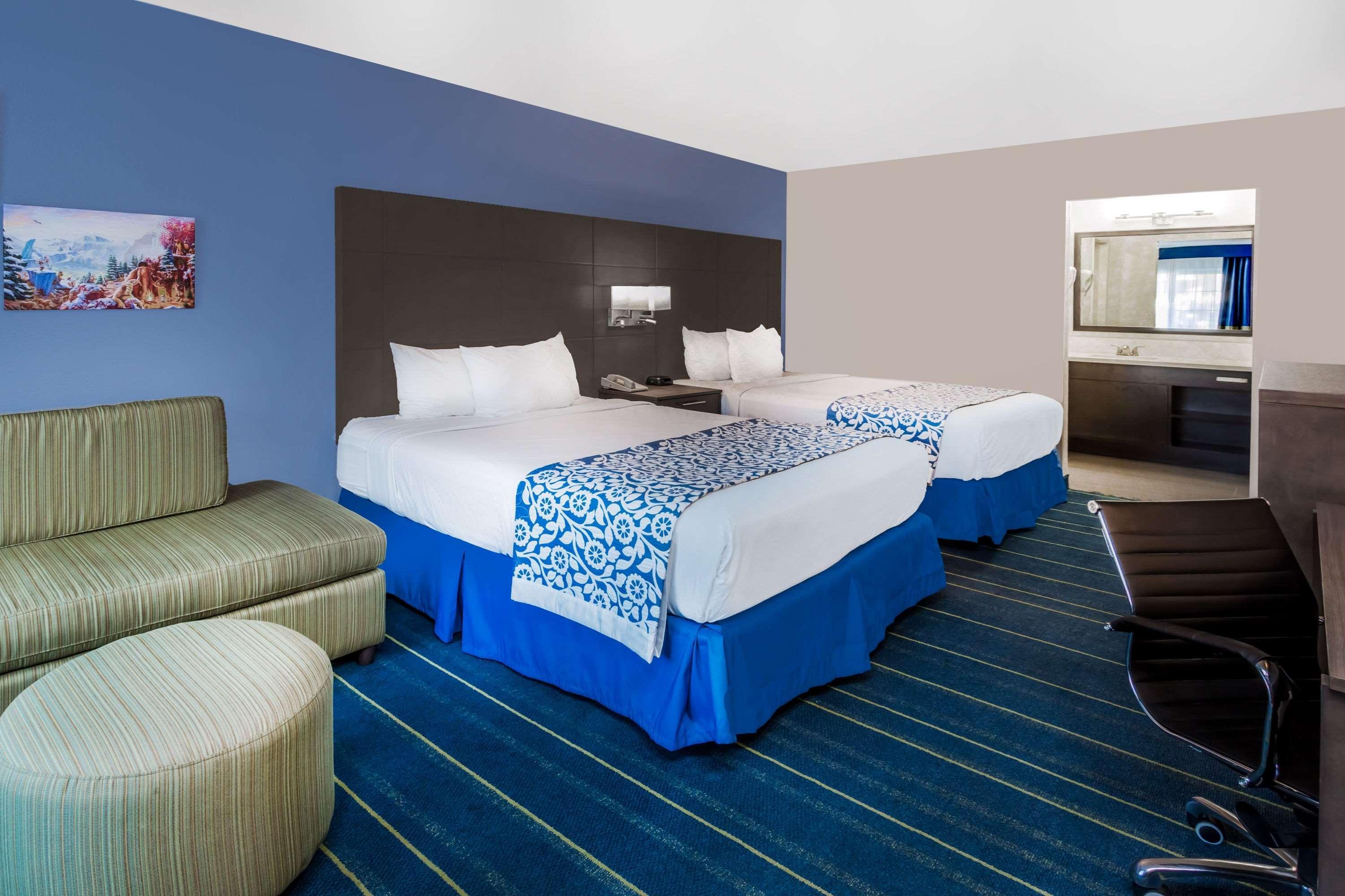 Days Inn & Suites By Wyndham Anaheim At Disneyland Park Zewnętrze zdjęcie