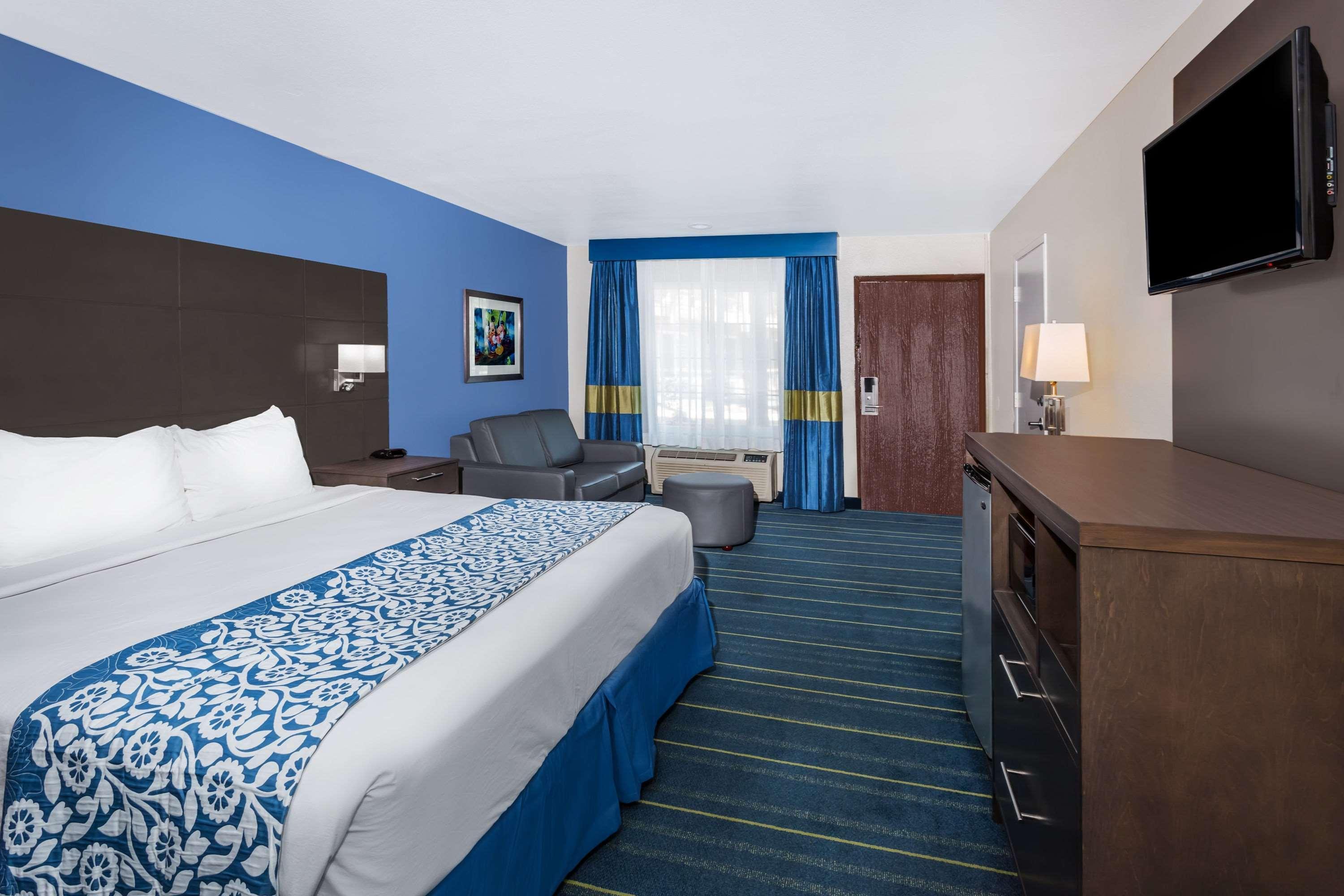 Days Inn & Suites By Wyndham Anaheim At Disneyland Park Zewnętrze zdjęcie